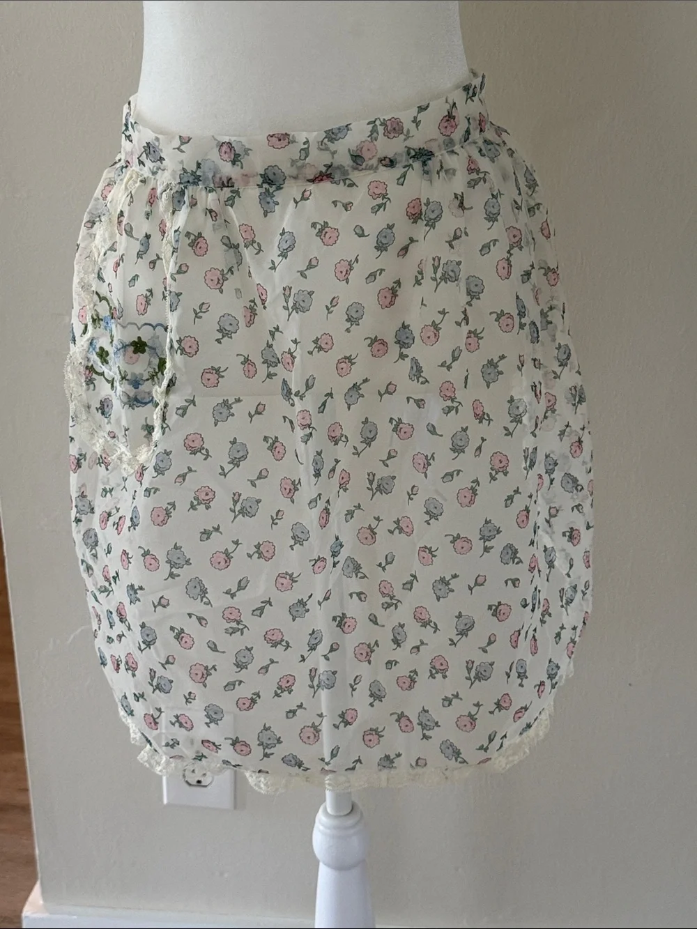 Vintage Apron Half Floral Mid Century  Modern Embroidered Lace pocket